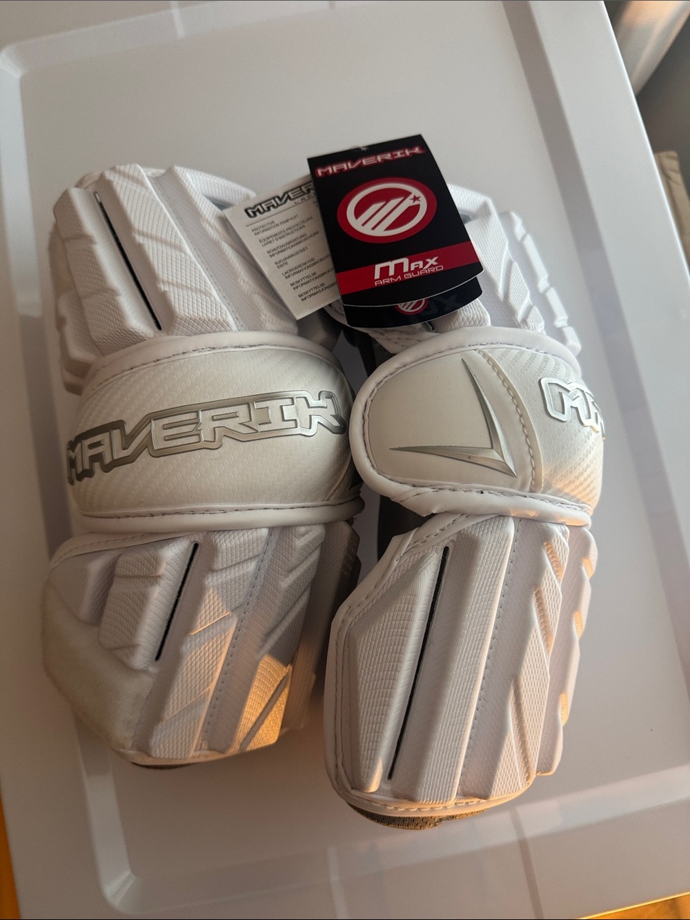 Max Men's Lacrosse Arm Pads — White